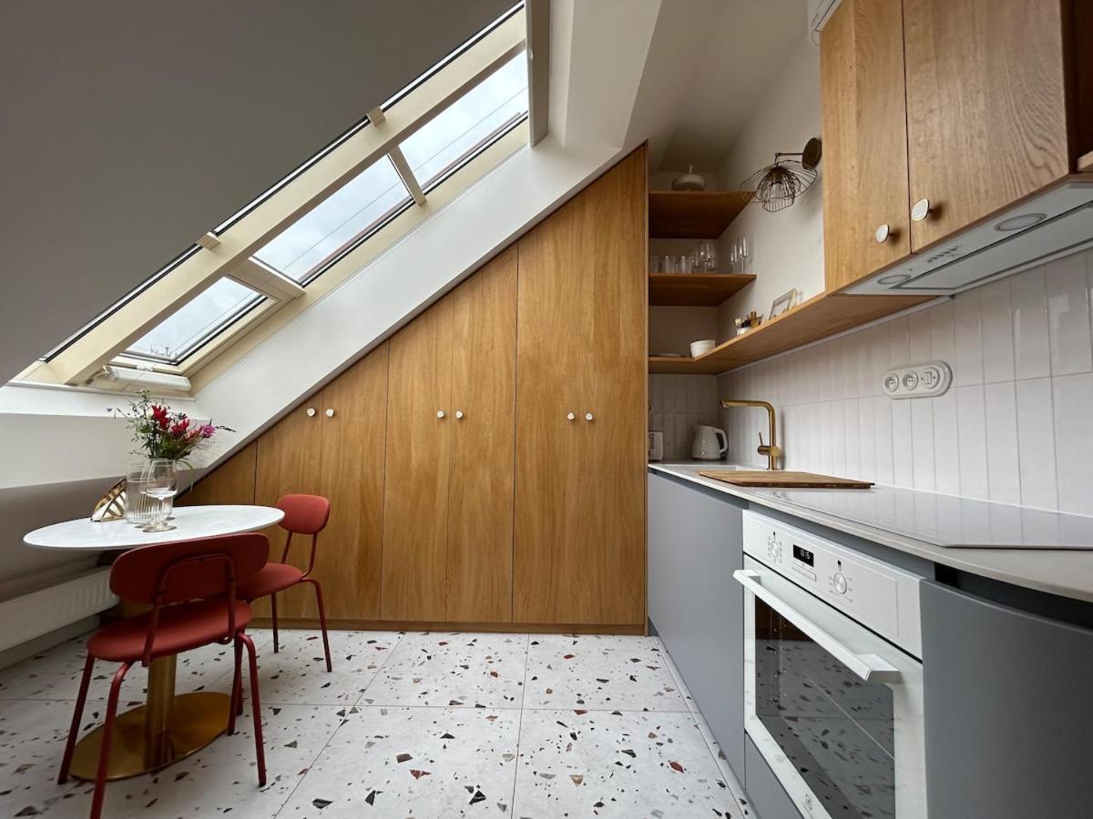 New! Mini-designer Rooftop Ac & Garden, Castle! Apartamento *