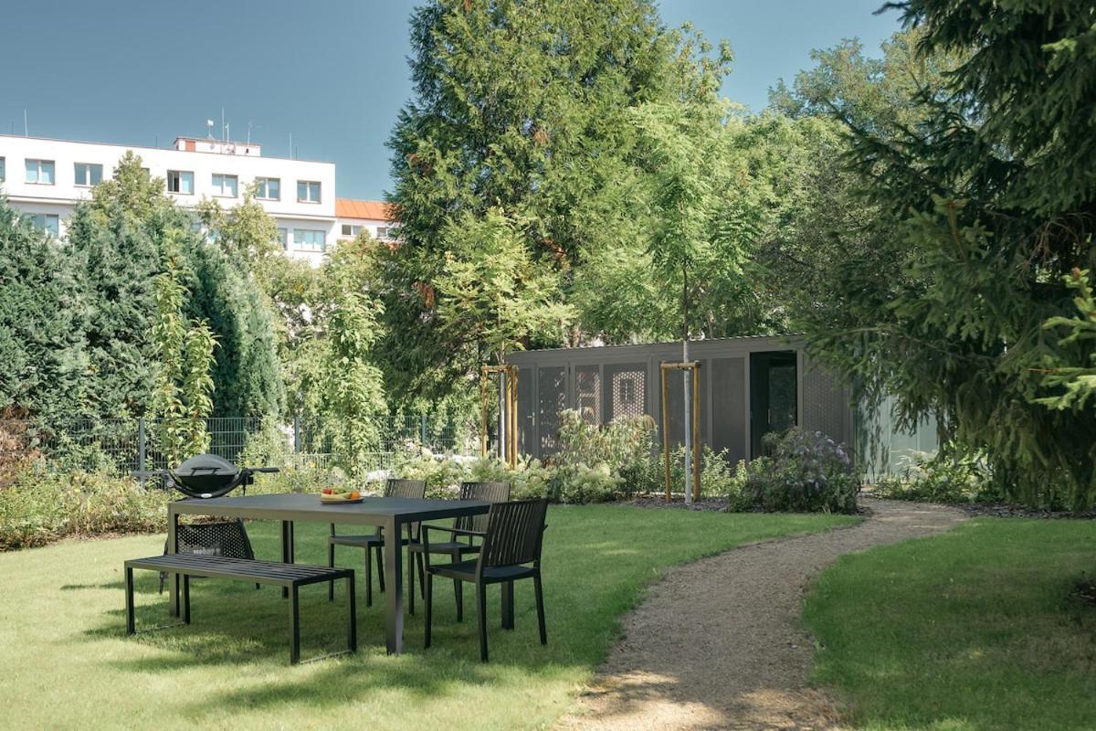 New! Mini-designer Rooftop Ac & Garden, Castle! Apartment Prague