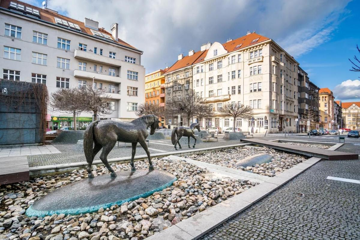 New! Mini-designer Rooftop Ac & Garden, Castle! Apartment Prague