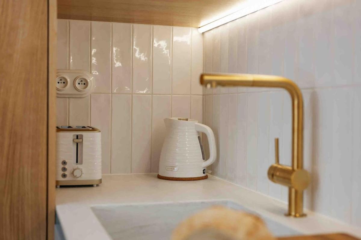 New! Mini-designer Rooftop Ac & Garden, Castle! Apartment Prague